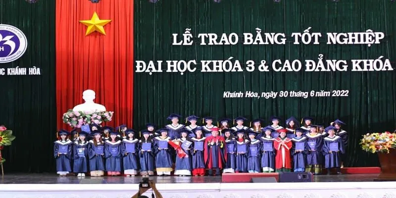 Chào mừng Lễ Trao Bằng Tốt Nghiệp tại trường Đại Học Khánh Hòa